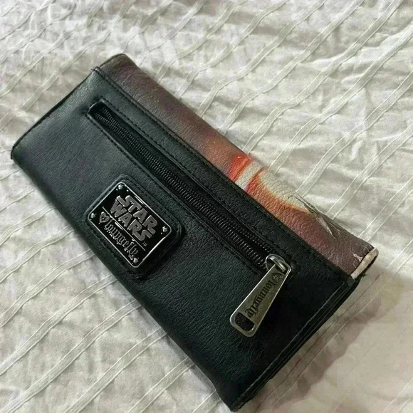 Kylo Wren Star Wars Loungefly Trifold Wallet - Picture 7 of 9